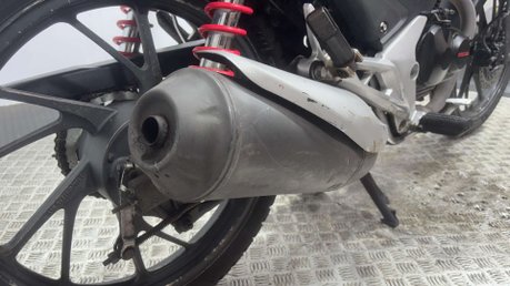 Honda CB GLR 125 2017 GOOD RUNNING PROJECT BIKE SPARES OR REPAIR 125CC 22