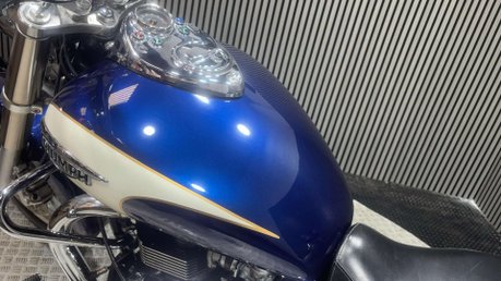 Triumph Bonneville 2011 ONLY 21K NEW MOT CRUISER 865CC 24