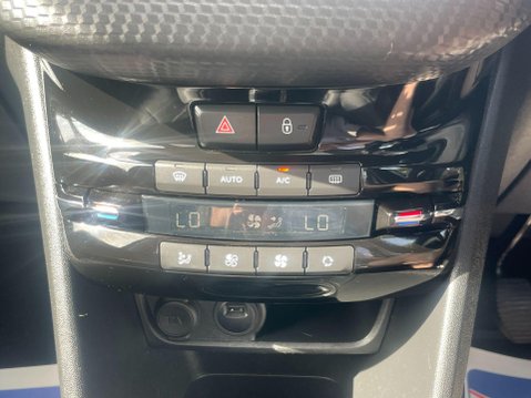 Peugeot 2008 1.2 PureTech Allure Premium Euro 6 (s/s) 5dr 33