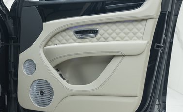 Bentley Bentayga V8 AZURE 32