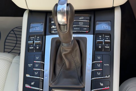 Porsche Macan TURBO PDK - HUGE SPEC - PAN ROOF - BOSE - CARPLAY 50