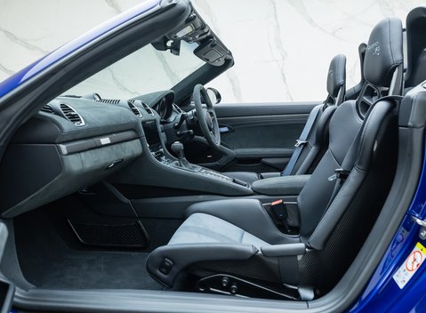 Porsche 718 Spyder RS 18