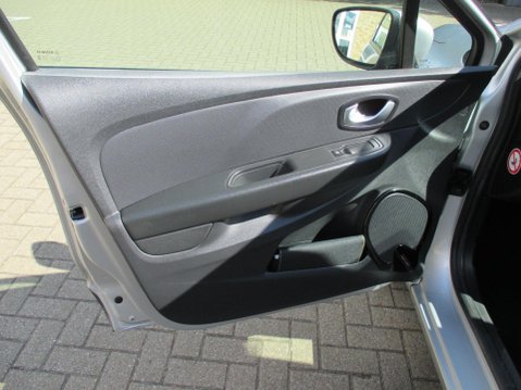 Renault Clio 0.9 TCe Play Euro 6 (s/s) 5dr 44
