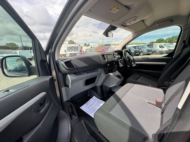 Vauxhall Vivaro Crew Cab AUTO LWB L2H1 Low Roof 3100 Elite Air Con Alloys Sensors Cam Nav E 14