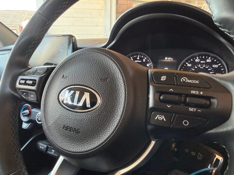 Kia Stonic 2 **10,841 MILES** 38