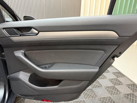 Volkswagen Passat 2.0 TDI BlueMotion Tech SE Business Euro 6 (s/s) 5dr 36