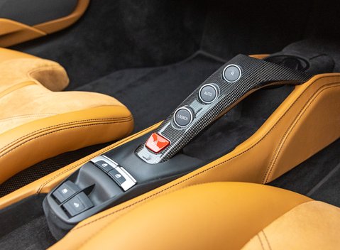 Ferrari 488 SPIDER 33