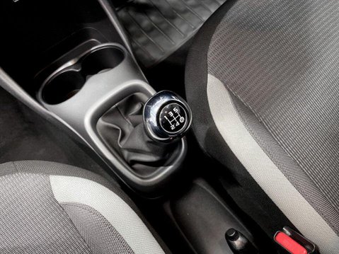 Toyota Aygo 1.0 VVT-i x-play Hatchback 5dr Petrol Manual Euro 6 (s/s) (71 ps) Bluetooth 17
