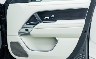 Land Rover Range Rover P460e Autobiography LWB 26