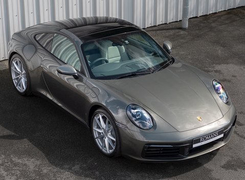 Porsche 911 Carrera (992) 8