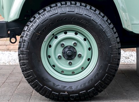 Land Rover Defender 90 Heritage Hard Top 10