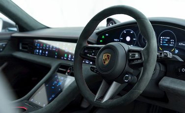 Porsche Taycan GTS Sport Turismo 9