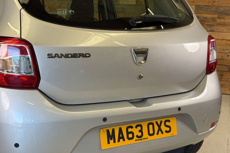 Dacia Sandero 1.5 dCi Laureate Hatchback 5dr Diesel Manual Euro 5 (90 ps) 81