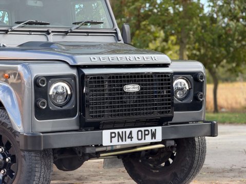 Land Rover Defender 2.2 Defender 90 XS Hard Top TD 4WD 5dr 22