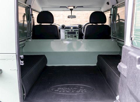 Land Rover Defender 90 Heritage Hard Top 26