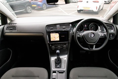 Volkswagen Golf E-GOLF 3