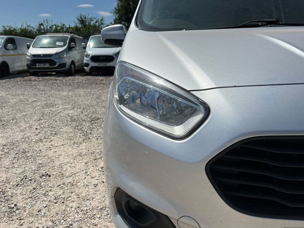 Ford Transit Courier SWB L1H1 Low Roof Limited Air Con Alloys Sensors EURO 6 NO VAT 22