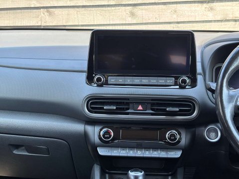 Hyundai KONA 1.6 Kona Premium GDi HEV Semi-Auto 5dr 17