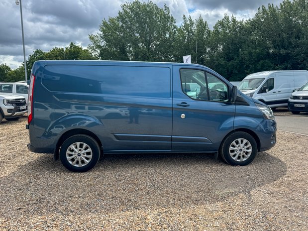 Ford Transit Custom SWB L1H1 [SOLD CM] Low Roof Limited 300 Air Con Alloys Sensors EURO 6 NO VA 5