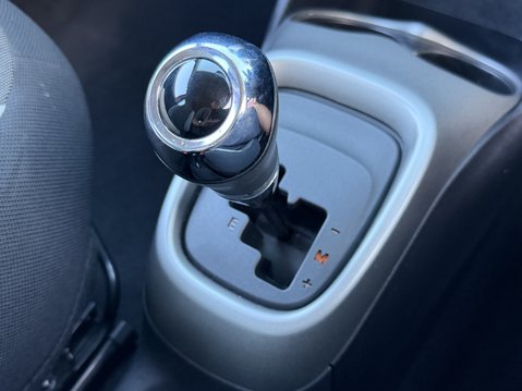 Toyota Aygo 1.0 VVT-i X-Play 5dr x-shift 25