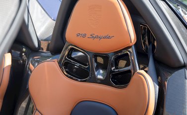 Porsche 918 Spyder Weissach 15