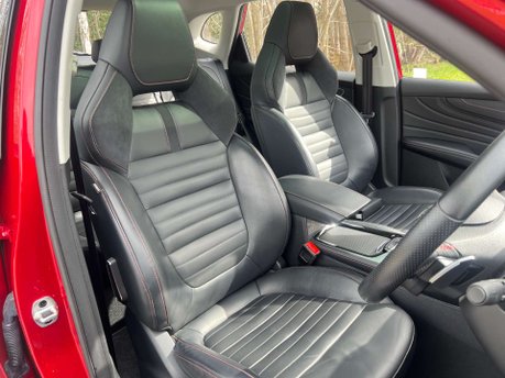 MG HS 1.5 MG HS Exclusive Semi-Auto 5dr 12