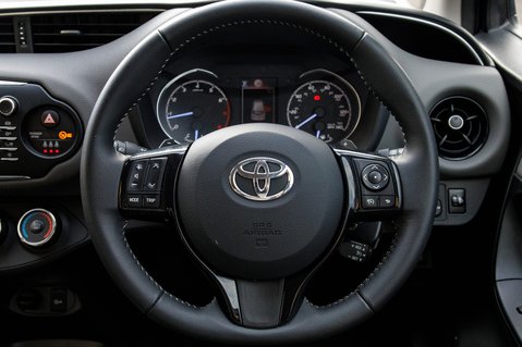 Toyota Yaris VVT-I ICON TECH 21