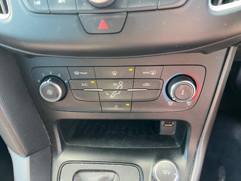 Ford Focus 1.5T EcoBoost ST-Line Auto Euro 6 (s/s) 5dr 36