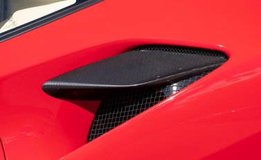 Ferrari F8 Tributo 30