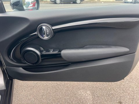 Mini Hatch 1.5 Cooper Euro 6 (s/s) 3dr 31