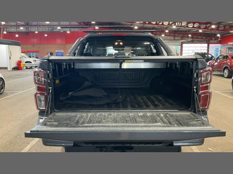 Isuzu D-Max V-Cross | Auto | 1.9 LT | Double Cab | Sensors | Camera | EURO 6 | NO VAT 5