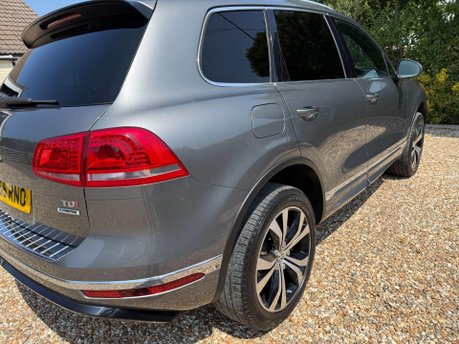 Volkswagen Touareg 3.0 TDI V6 BlueMotion Tech R-Line Tiptronic 4WD Euro 6 (s/s) 5dr 10