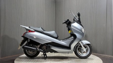Honda Fes SILVERWING 2008 ONLY 415 MILES 1 OWNER MOT OCTOBER 2027 125CC 1