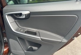 Volvo XC60 2.0 D4 R-DESIGN LUX NAV AUTO PAN ROOF 23