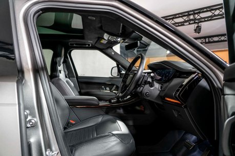 Land Rover Range Rover Sport SV EDITION ONE. FULL SATIN PPF. CARBON CERAMIC BRAKES. SLIDING PANO ROOF. 17