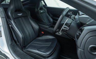 Aston Martin V8 Vantage 14