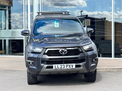 Toyota Hilux INVINCIBLE X 4WD D-4D DCB 2