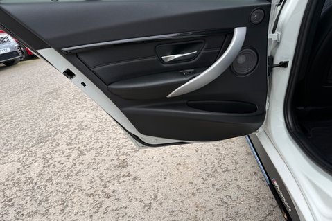 BMW 3 Series 320D XDRIVE M SPORT SHADOW EDITION TOURING -PAN ROOF -PRO MEDIA -APPLE CARP 31