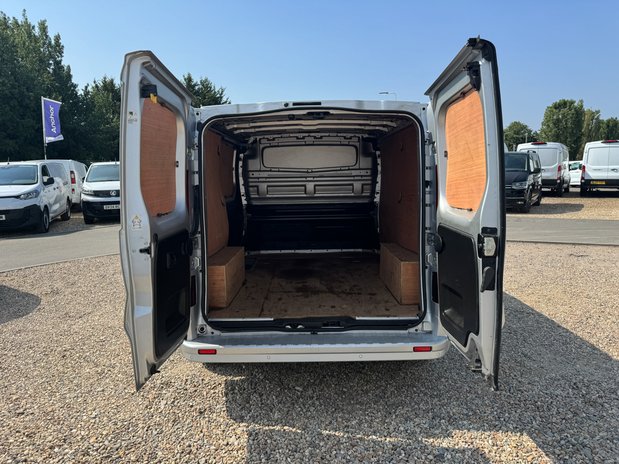 Renault Trafic SWB L1H1 [SOLD CR] Low Roof Black Edition SL28 Air Con Nav Sensors EURO 6 N 8