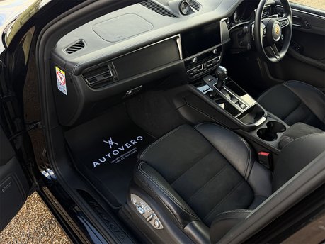 Porsche Macan GTS PDK 35