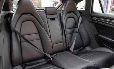 Porsche Panamera Turbo S E-Hybrid Sport Turismo 13