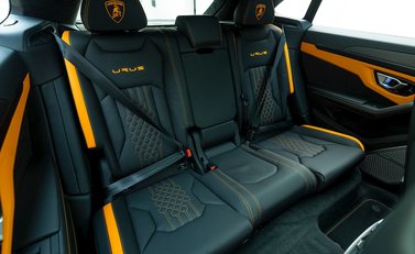 Lamborghini Urus S 12