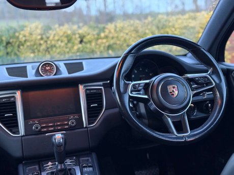 Porsche Macan 2.0 Macan Semi-Auto 4WD 5dr 8