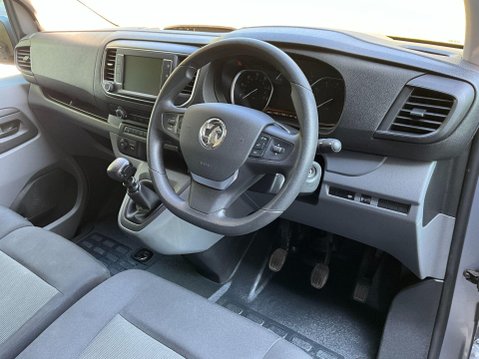 Vauxhall Vivaro 2.0 Turbo D 3100 Dynamic L2 H1 Euro 6 (s/s) 6dr 9