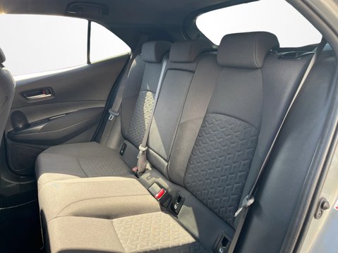 Toyota Corolla 1.8 VVT-i Hybrid Design 5dr CVT 33