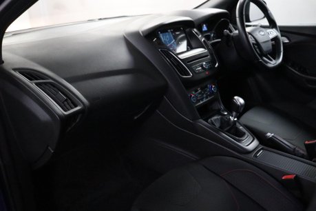 Ford Focus ST-LINE X 34