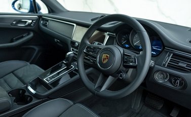 Porsche Macan GTS 9