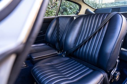 Aston Martin DB6 4.2 Vantage 25