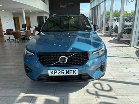 Volvo XC40 2.0 B4 MHEV Plus Dark DCT Auto Euro 6 (s/s) 5dr