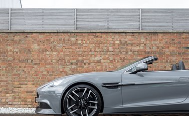 Aston Martin Vanquish Volante 22